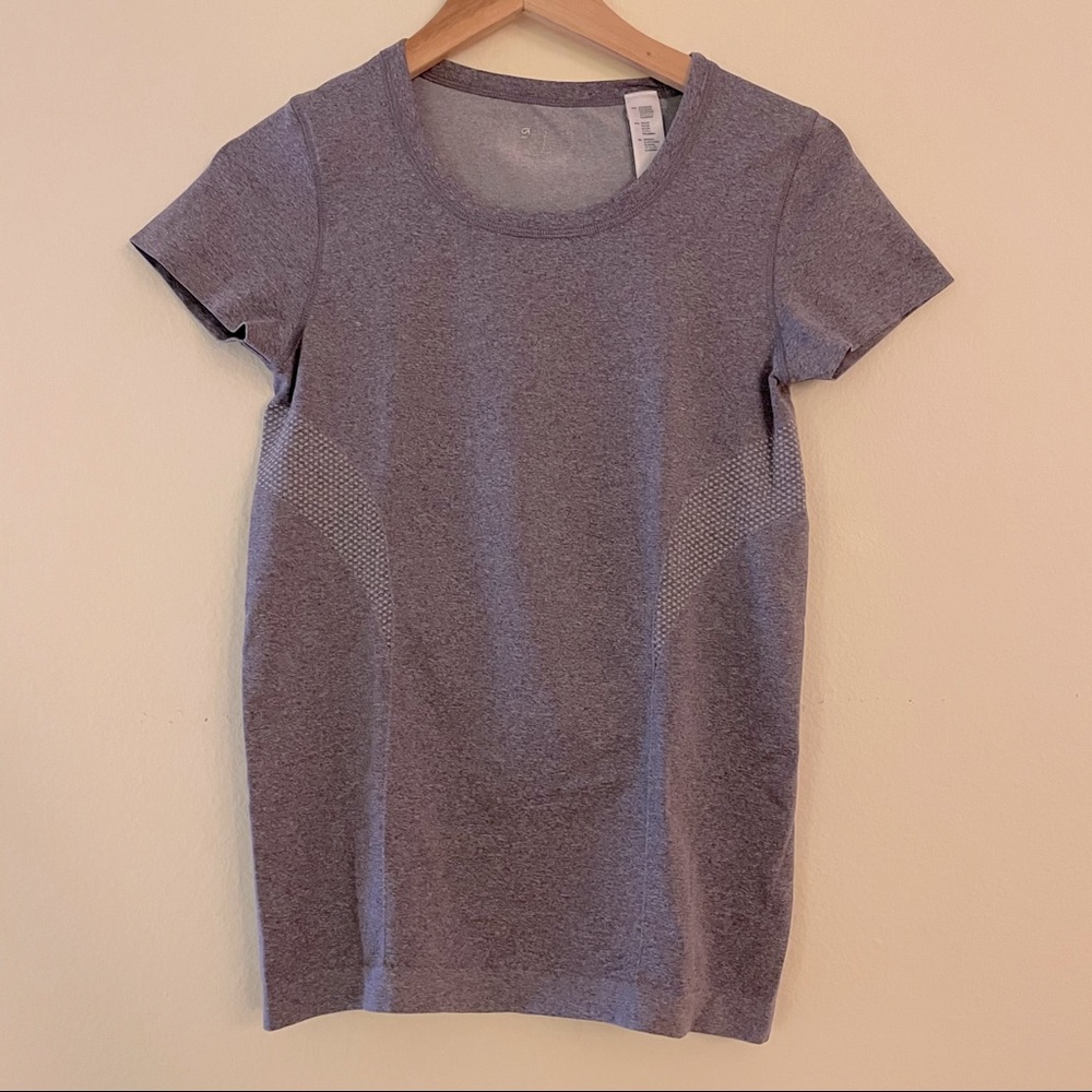 NWOT Gap Fit Athletic/Performance Tee